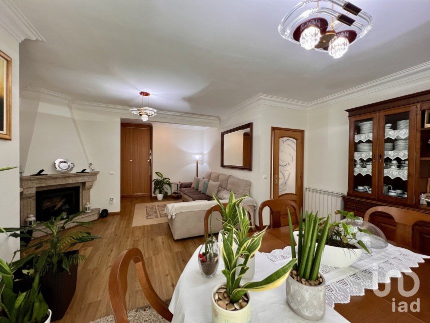 Moradia T3 em Nogueira e silva escura de 193 m²