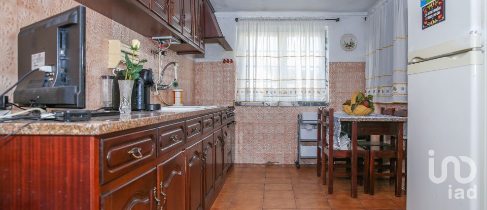 Moradia T3 em Tó de 83 m²