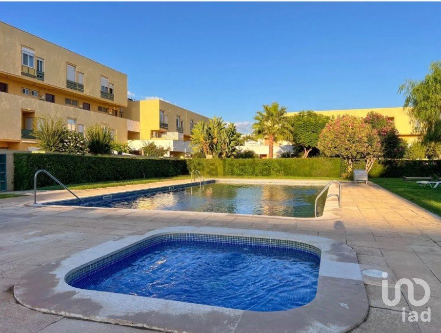 Building in Quarteira of 74 m²