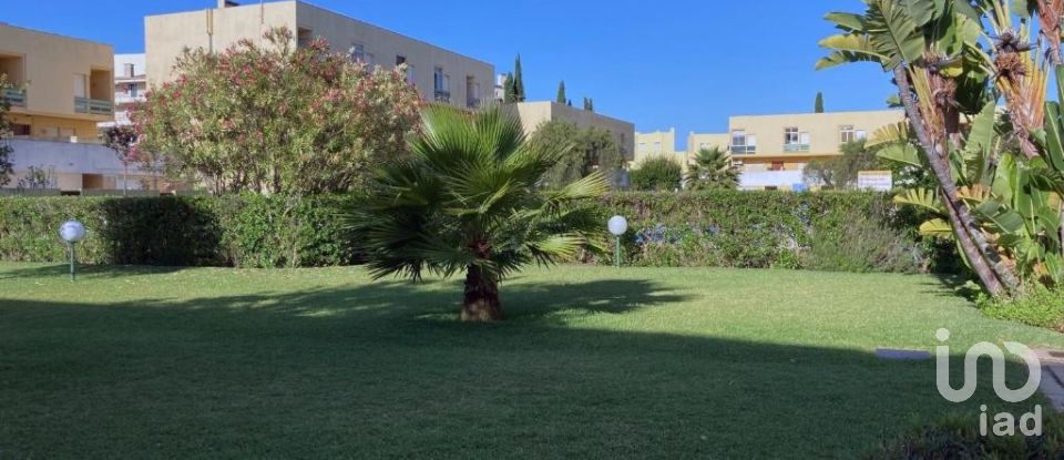 Building in Quarteira of 74 m²