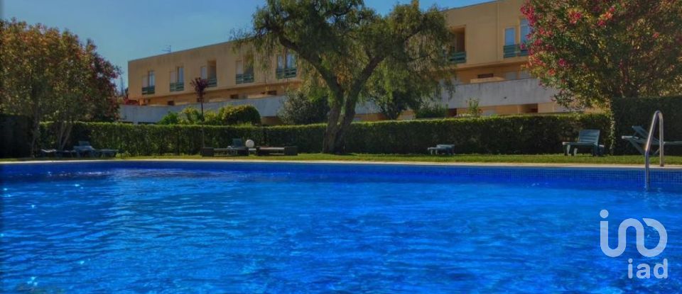 Building in Quarteira of 74 m²