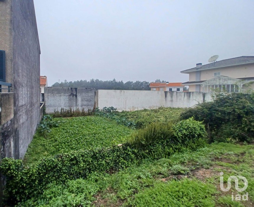 Terreno urbano em Serzedo E Perosinho de 240 m²