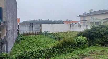 Terrain à bâtir à Serzedo E Perosinho de 240 m²