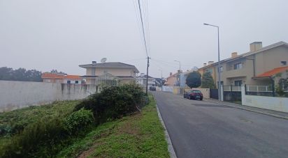 Terrain à bâtir à Serzedo E Perosinho de 240 m²