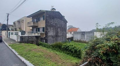 Terrain à bâtir à Serzedo E Perosinho de 240 m²