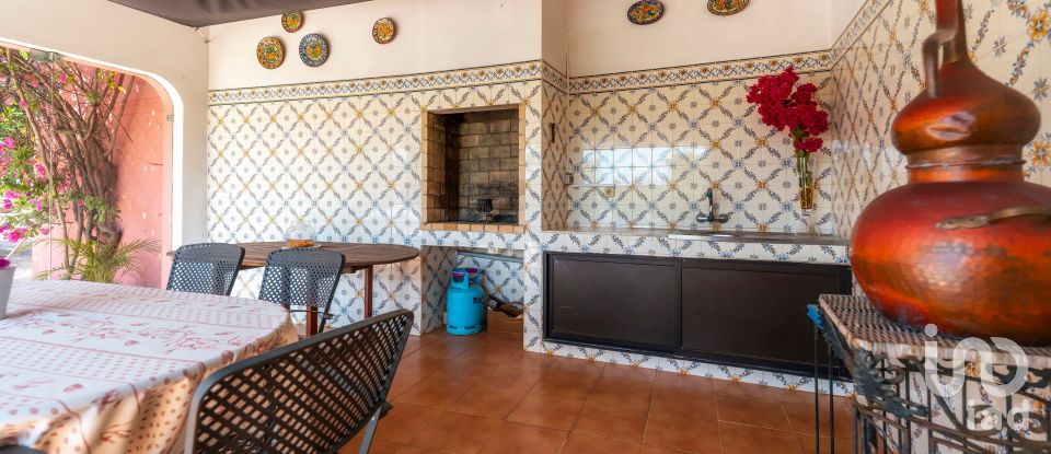 House T4 in Santa Bárbara de Nexe of 201 m²