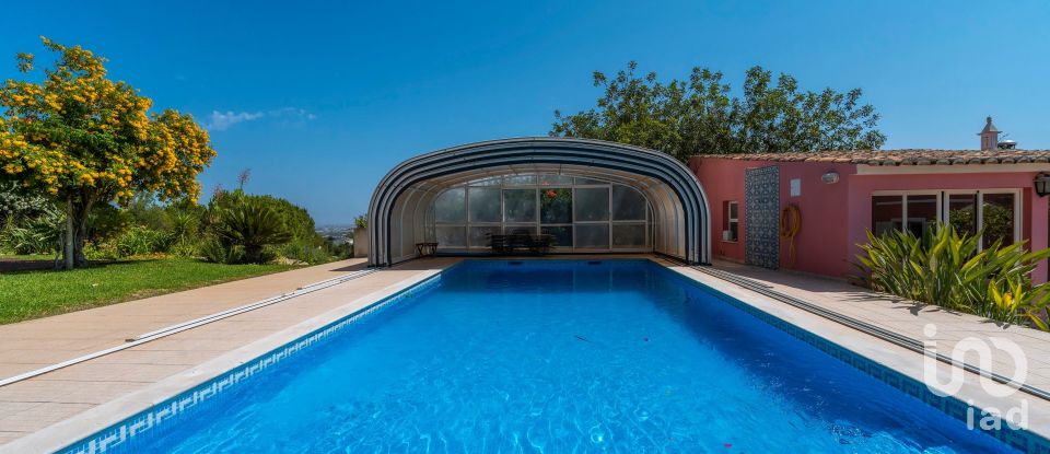 House T4 in Santa Bárbara de Nexe of 201 m²