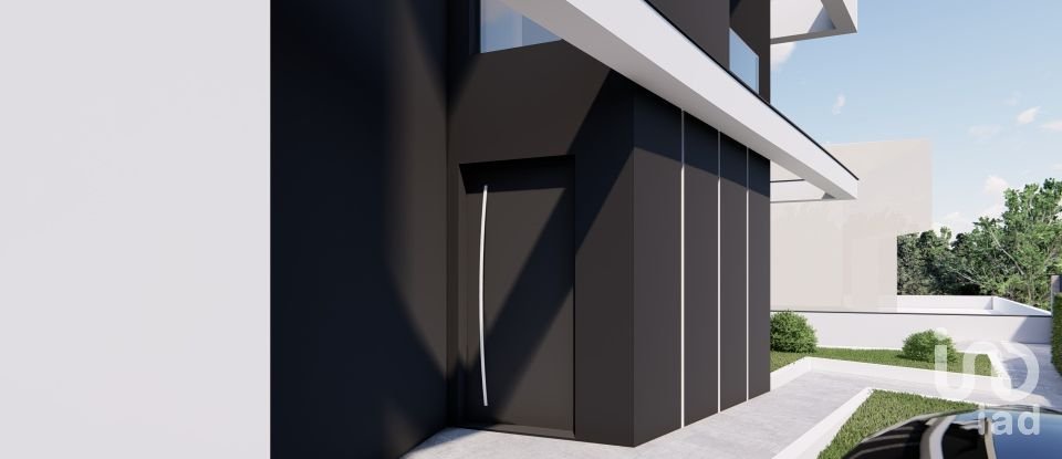 Moradia T3 em Mexilhoeira Grande de 190 m²