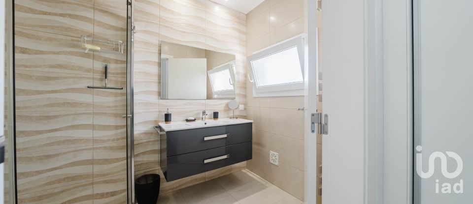 Moradia T4 em Tornada e Salir do Porto de 203 m²