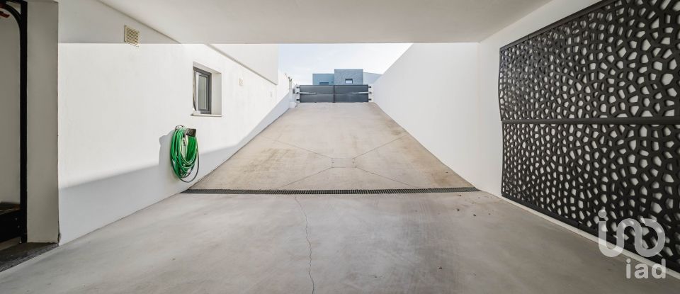 Moradia T4 em Tornada e Salir do Porto de 203 m²