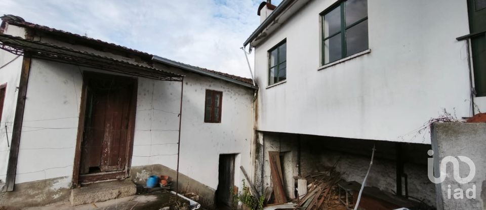 Moradia T0 em Seixo da Beira de 222 m²