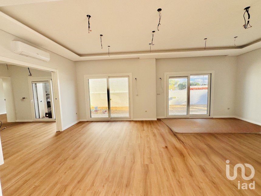 Maison T4 à Fernão Ferro de 147 m²