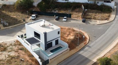 Maison T3 à Mexilhoeira Grande de 185 m²