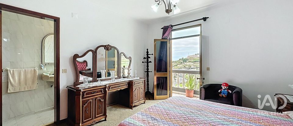 Moradia T3 em Ribeira Brava de 241 m²