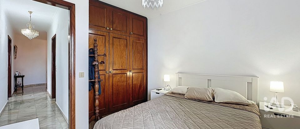 Moradia T3 em Ribeira Brava de 241 m²