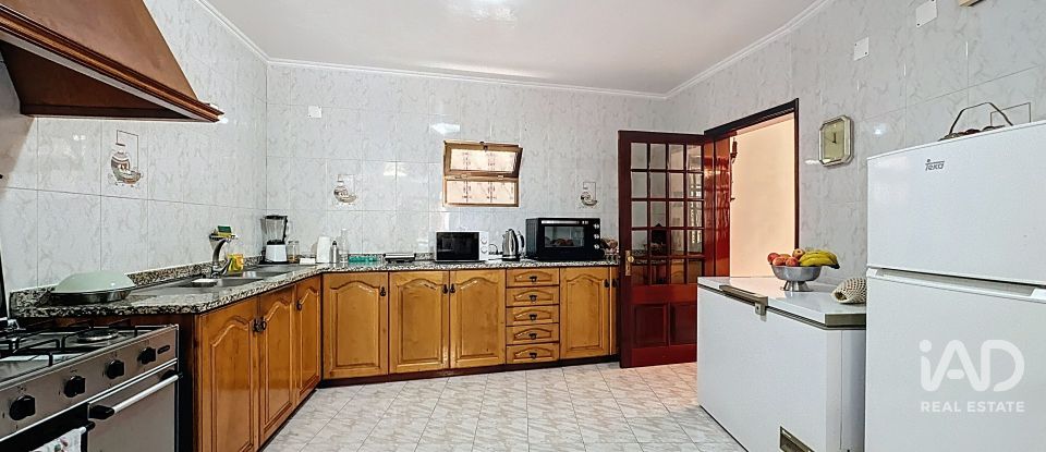 Moradia T3 em Ribeira Brava de 241 m²