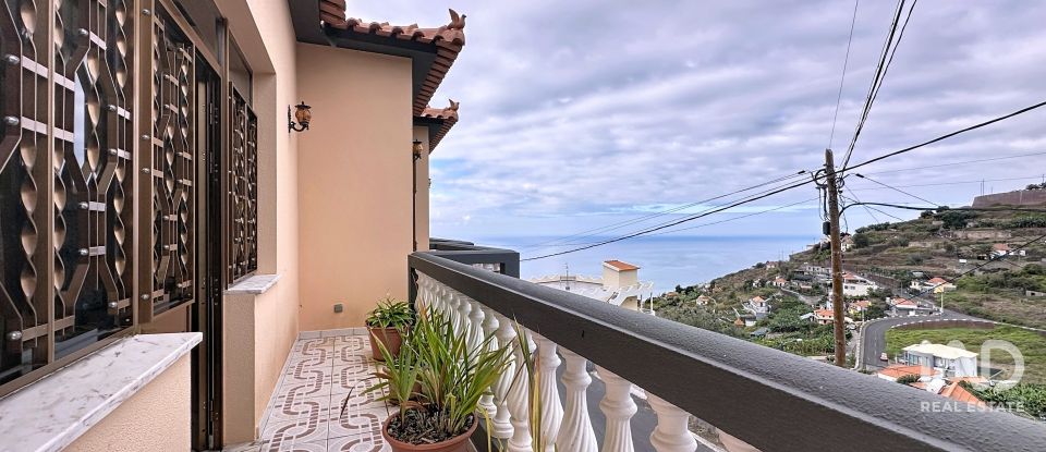 Moradia T3 em Ribeira Brava de 241 m²