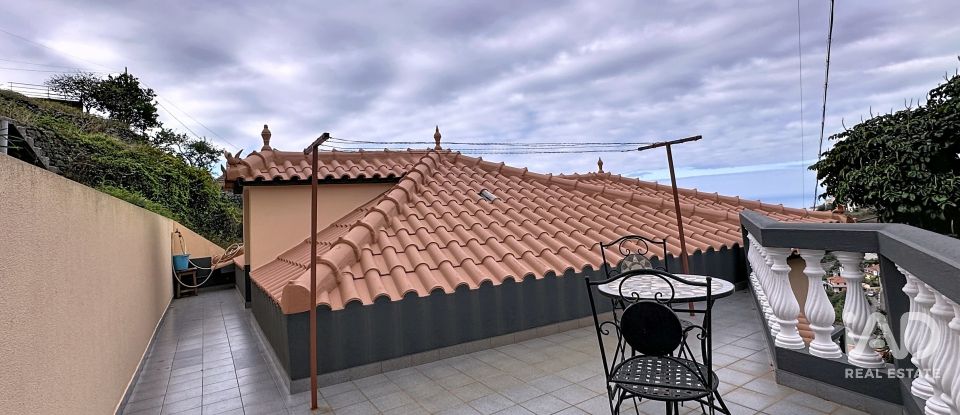 Moradia T3 em Ribeira Brava de 241 m²