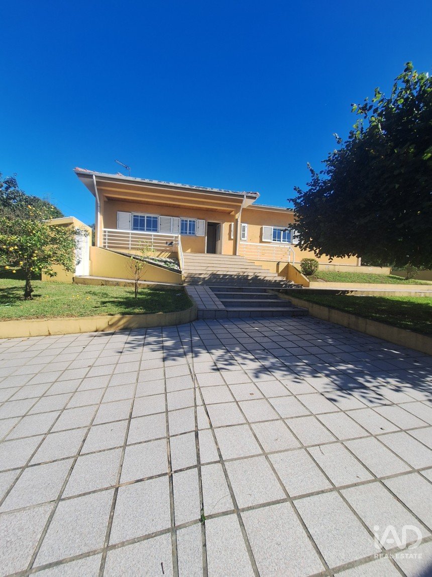 Moradia T4 em Recarei de 250 m²