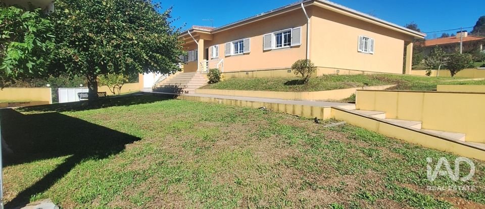 Moradia T4 em Recarei de 250 m²