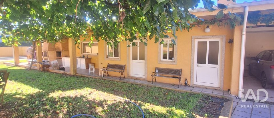 Moradia T4 em Recarei de 250 m²