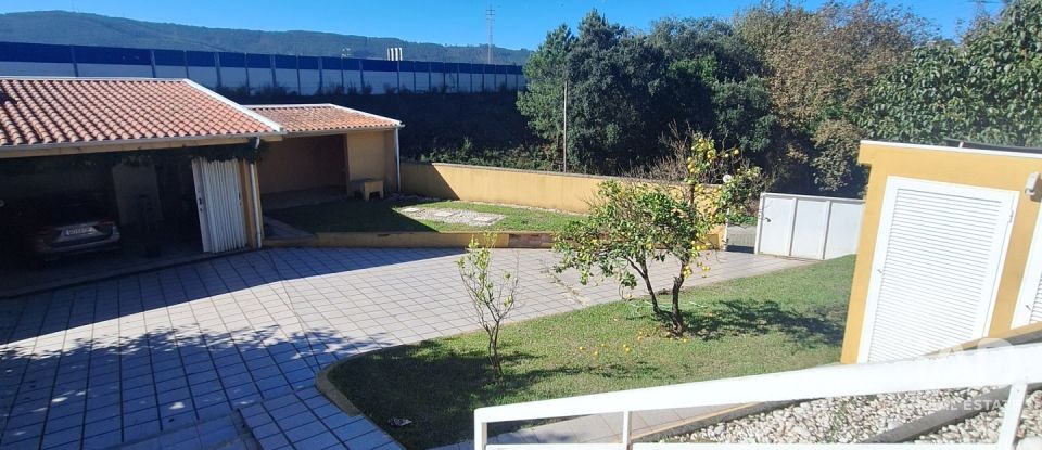 Moradia T4 em Recarei de 250 m²