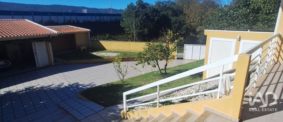 Moradia T4 em Recarei de 250 m²