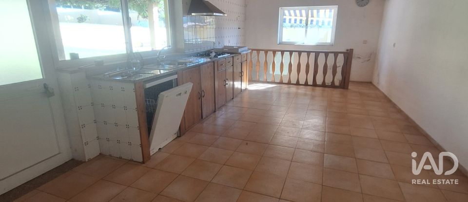 Moradia T4 em Recarei de 250 m²
