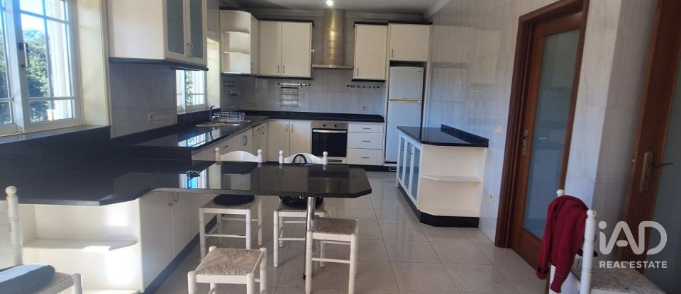 Moradia T4 em Recarei de 250 m²