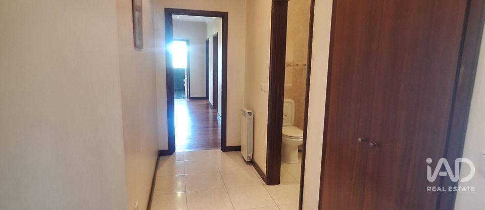 Moradia T4 em Recarei de 250 m²