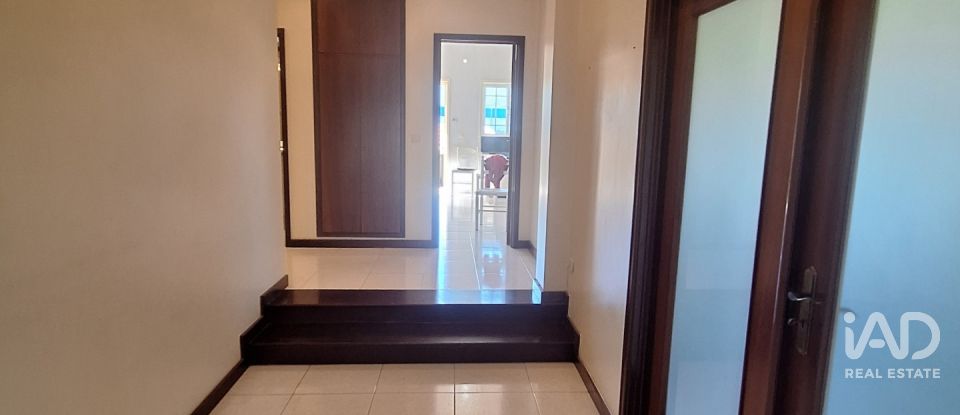 Moradia T4 em Recarei de 250 m²