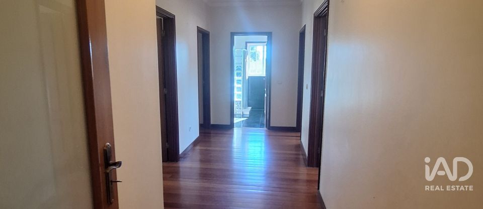 Moradia T4 em Recarei de 250 m²