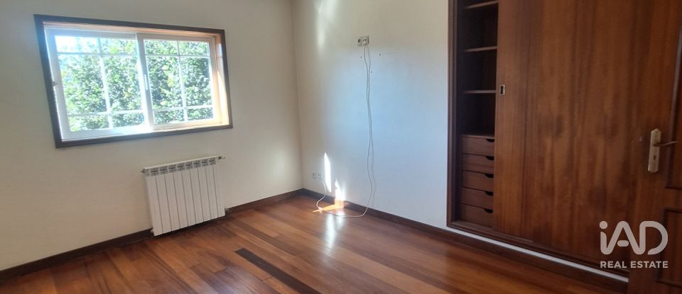 Moradia T4 em Recarei de 250 m²