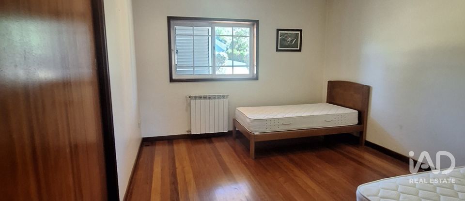 Moradia T4 em Recarei de 250 m²