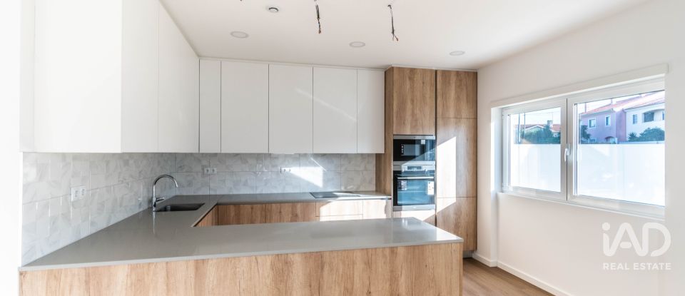 Moradia T4 em Marinha Grande de 220 m²