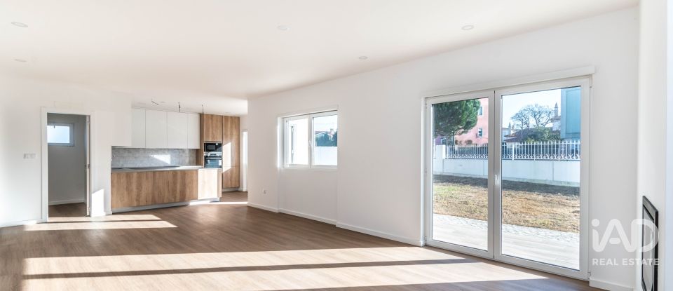 Moradia T4 em Marinha Grande de 220 m²