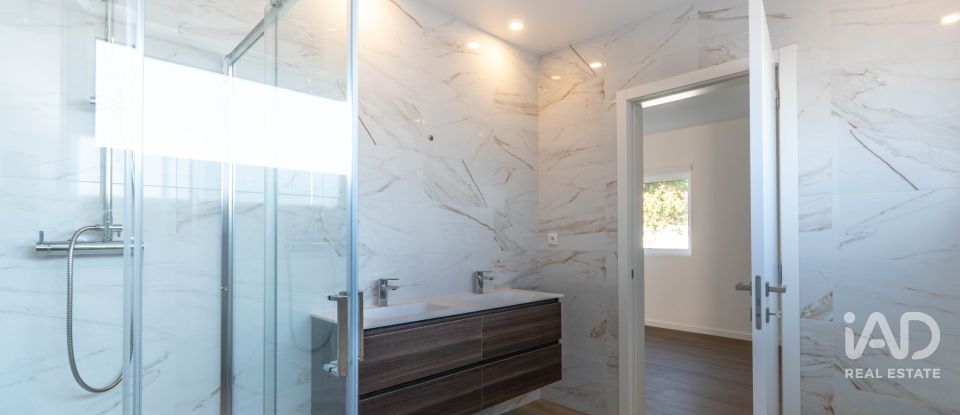 Moradia T4 em Marinha Grande de 220 m²