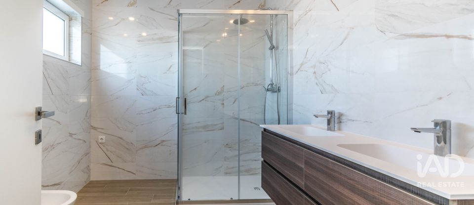 Moradia T4 em Marinha Grande de 220 m²