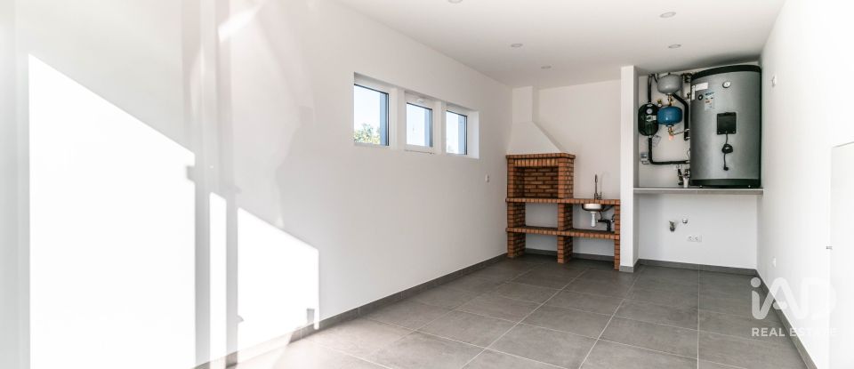 Moradia T4 em Marinha Grande de 220 m²