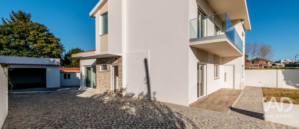 Moradia T4 em Marinha Grande de 220 m²