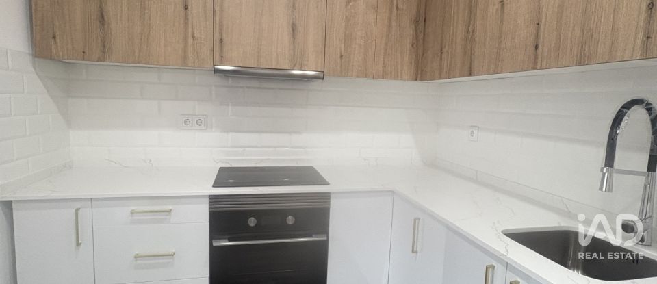 Apartment T2 in Almada, Cova da Piedade, Pragal e Cacilhas of 85 m²