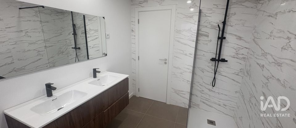 Apartment T2 in Almada, Cova da Piedade, Pragal e Cacilhas of 85 m²