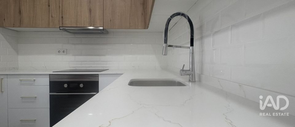 Apartment T2 in Almada, Cova da Piedade, Pragal e Cacilhas of 85 m²