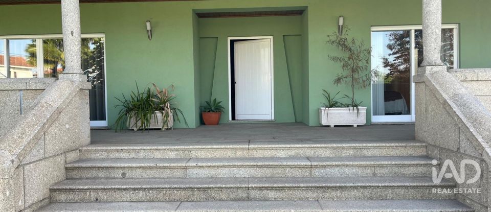 Moradia T4 em Lemenhe, Mouquim e Jesufrei de 300 m²