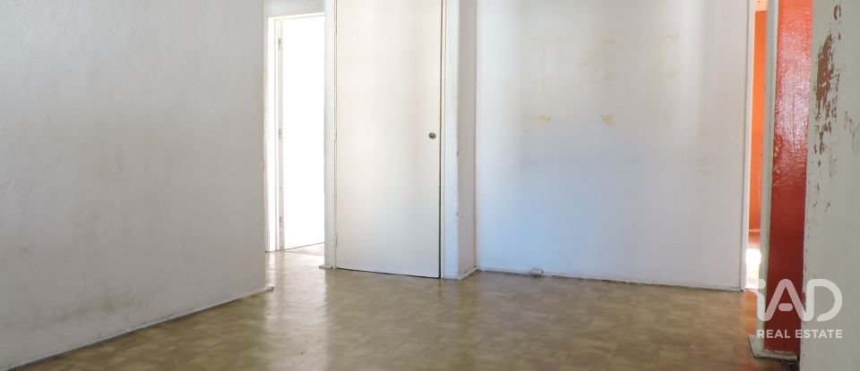 Apartamento T3 em Laranjeiro e Feijó de 63 m²