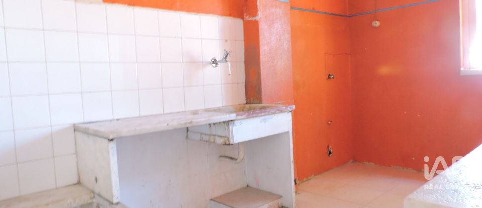 Apartamento T3 em Laranjeiro e Feijó de 63 m²