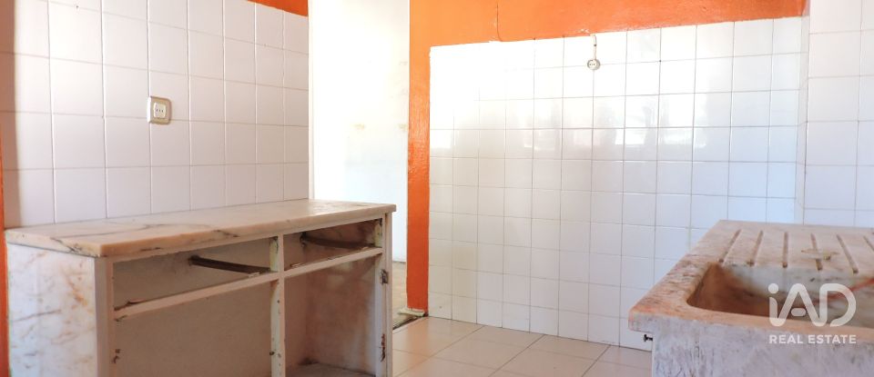 Apartamento T3 em Laranjeiro e Feijó de 63 m²