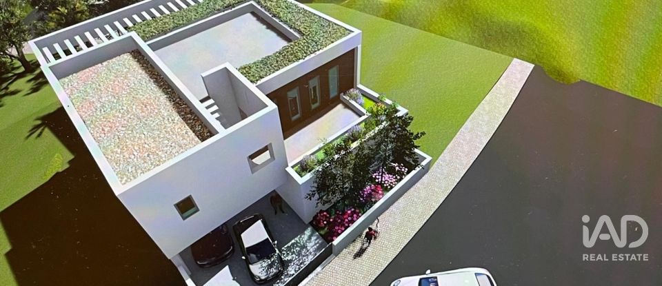 Moradia T4 em Mexilhoeira Grande de 200 m²