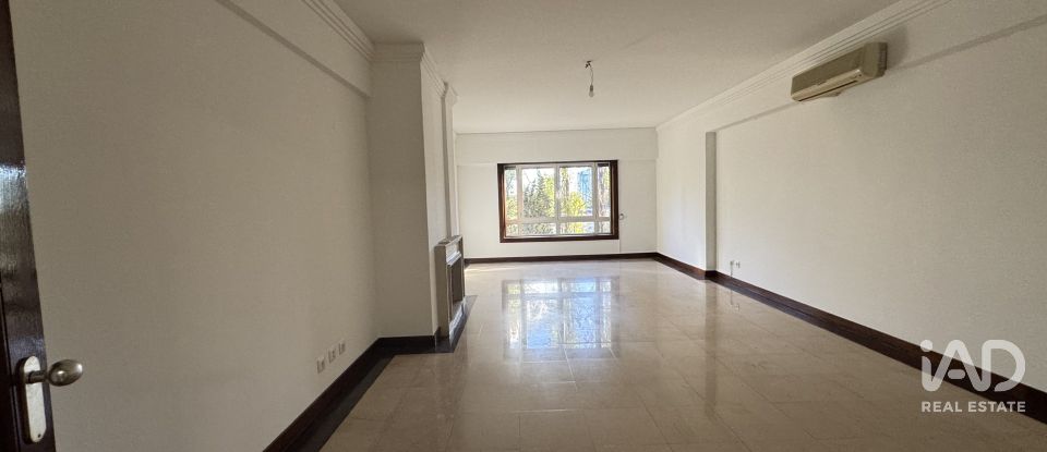 Apartment T3 in Lumiar of 145 m²