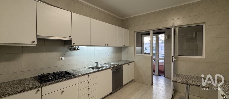 Apartment T3 in Lumiar of 145 m²